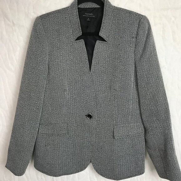 TAHARI  Black And White Suit Size M - Picture 1 of 9